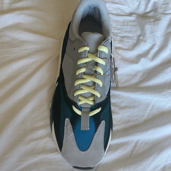 YEEZY 700 BOOST - Picture 5 of 8
